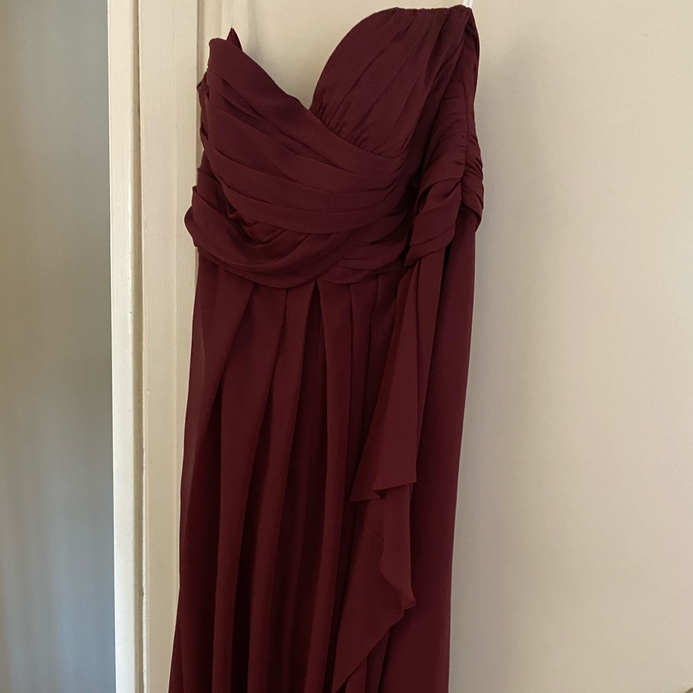 Long bridesmaid dress. Floor length strapless